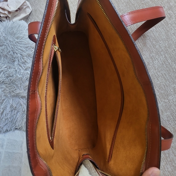 Louis Vuitton Lussac Epi Leather Shoulder Bag w/COA included - Picture 7 of 12